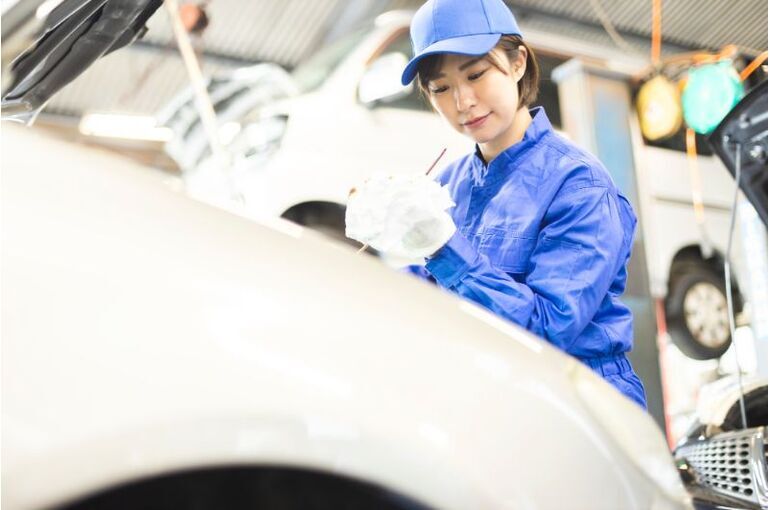 ハイブリッド車の整備に国家資格は必要？